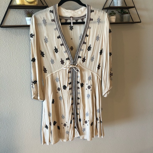 Free People Dresses & Skirts - Free People Cream Embroidered Long Sleeve Boho Dress
